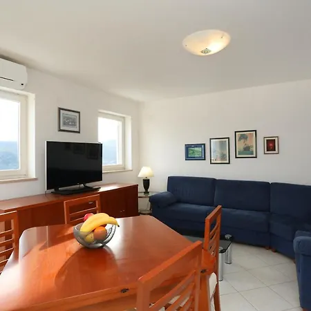 Apartment Sea View With Private Parking Place *