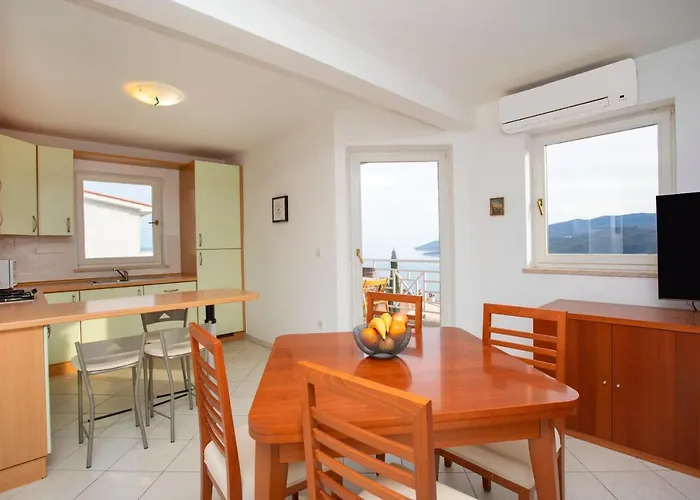 Sea View With Private Parking Place Apartment